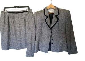 Executive Collection Grey Tweed Skirt Suit Set with Black Trim Size 16P